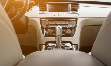 Arabanın ışık iç otomatik şanzıman ve Merkezi Konsol