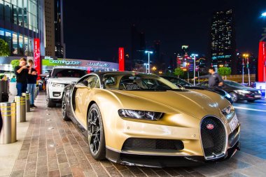 Dubai, Birleşik Arap Emirlikleri 14 Şubat 2018: Bugatti chiron Park lotin Park içinde