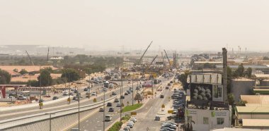 Dubai, Birleşik Arap Emirlikleri 14 Şubat 2018: Modern bir şehir içinde yol ve onarım çalışmaları