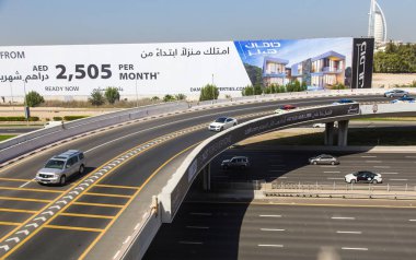 Dubai, Birleşik Arap Emirlikleri 14 Şubat 2018: yol kavşak şehir karayolunda