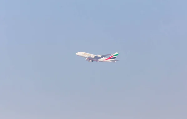 Dubai Emirati Arabi Uniti Febbraio 2018 Airbus A380 Emirates Decolla — Foto Stock