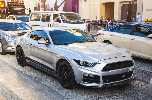 Dubai Emirados Árabes Unidos Fevereiro 2018 Ford Mustang Estacionamento — Fotografia de Stock