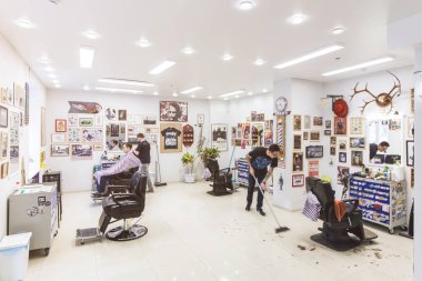 Ufa, Rusya Federasyonu. 16 Nisan 2018: kuaför salonu iç. Dekorasyon ve öğeleri. Çalışma alanı ve atmosfer