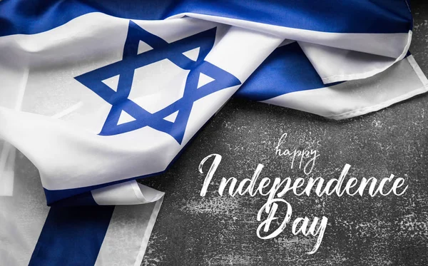 Zbliżenie falistej niebiesko-białej flagi Izraela. Szczęśliwego Dnia Niepodległości Izrael, widok z góry, płaski świecki — Zdjęcie stockowe