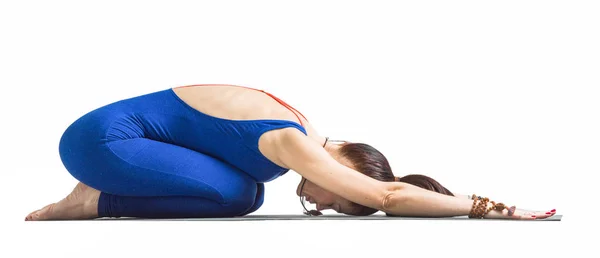 Tranquila mujer bonita haciendo ejercicio de yoga. aislado sobre fondo blanco —  Fotos de Stock