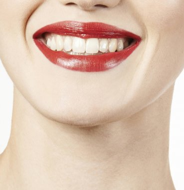 kadın boyun ve kırmızı dudaklar