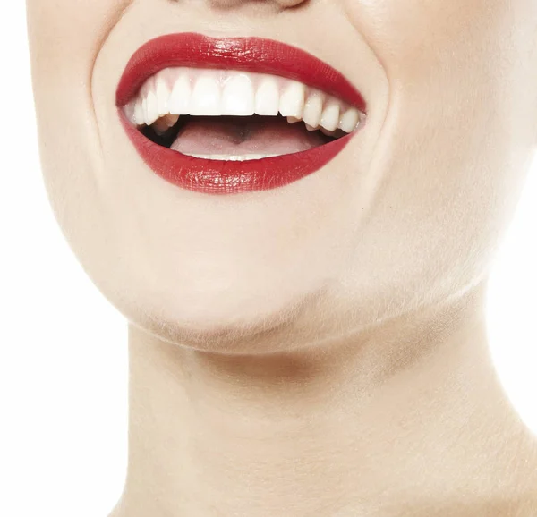 Pescoço feminino e lábios vermelhos — Fotografia de Stock
