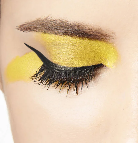 Eye with yellow eyeshadow — Stock Photo, Image
