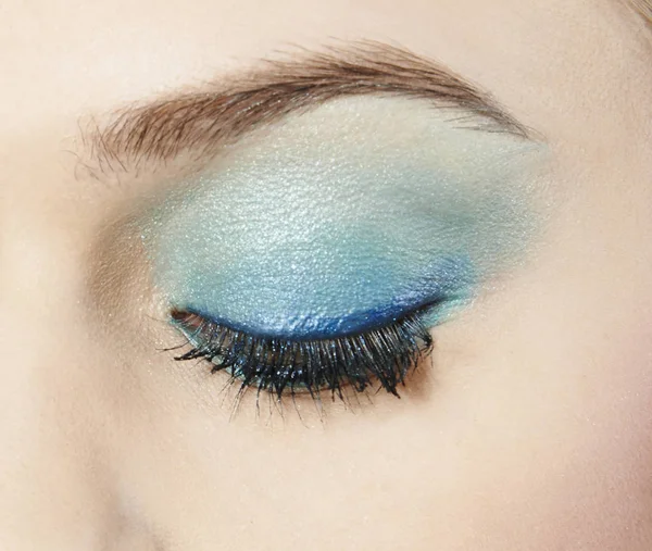 Eye with blue eyeshadow — Stock Photo, Image