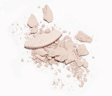 Pembe allık ve göz farı beyaz arka planda izole edilmiş.