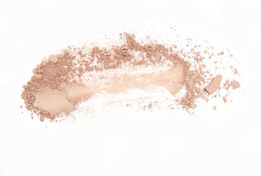 Pembe allık ve göz farı beyaz arka planda izole edilmiş.