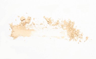 beyaz arkaplanda izole edilmiş bej rengi çıplak toz