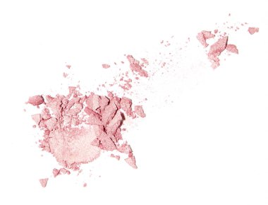 Pembe allık ve göz farı beyaz arka plana saçılmış.