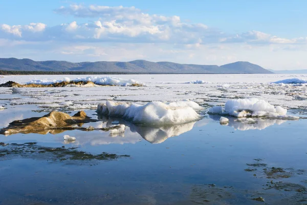 俄罗斯，布里亚特，东西伯利亚的贝加尔湖 — 图库照片
