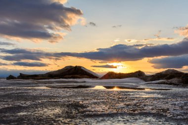    Sunset bulvarında göl Hubsugul  