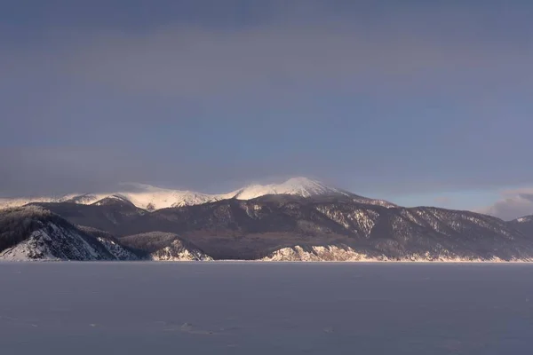 Alba sul lago Baikal — Foto Stock