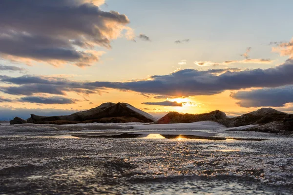    Sunset bulvarında göl Hubsugul  