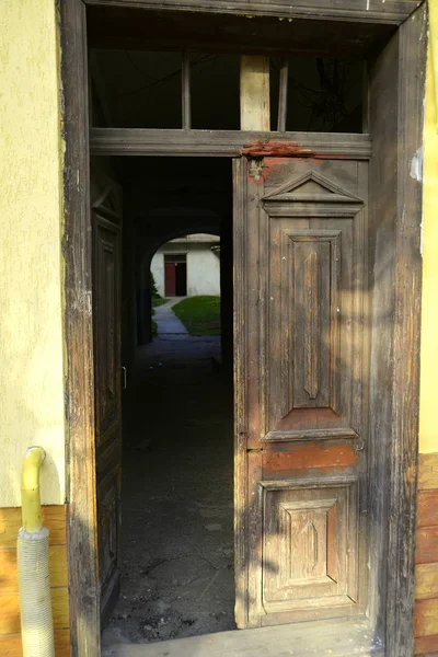 Atracción puertas viejas — Foto de Stock