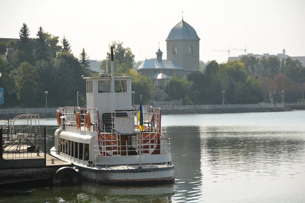 Lago en la ciudad de Ternopil — Foto de Stock