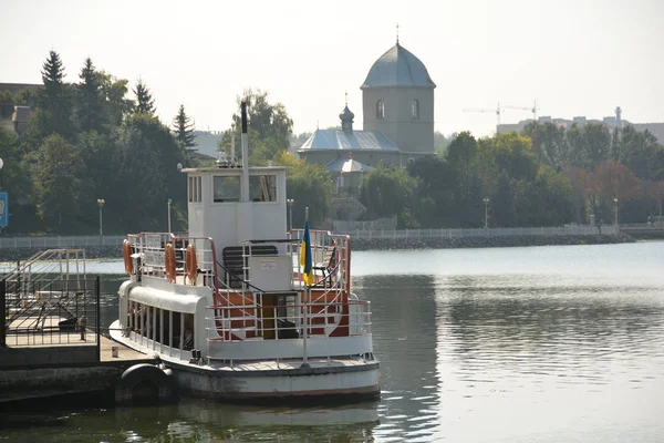 Lago en la ciudad de Ternopil —  Fotos de Stock