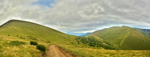 Panorama das montanhas — Fotografia de Stock