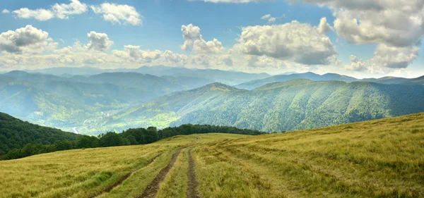 Panorama das montanhas — Fotografia de Stock