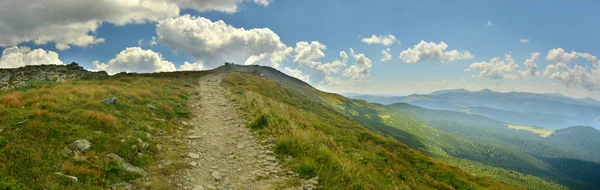 Панорама гор — стоковое фото