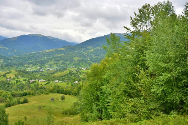 Красиві краєвиди гір — стокове фото