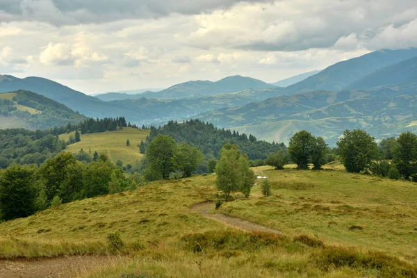 Belle vue sur les montagnes — Photo