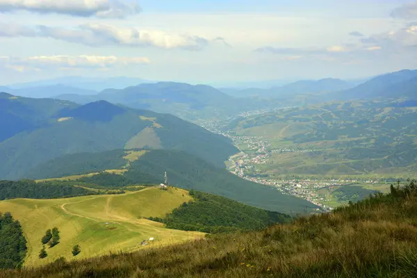 Belle vue sur les montagnes — Photo