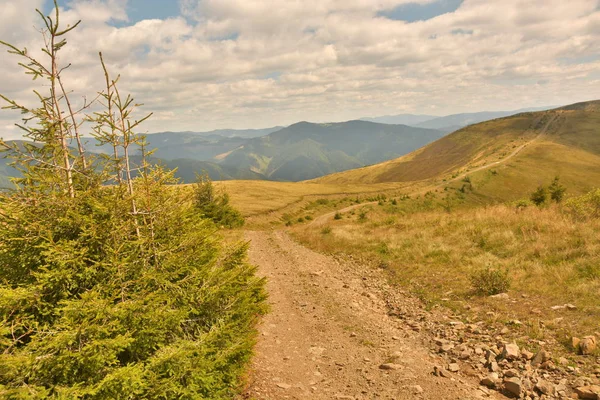 Красиві краєвиди гір — стокове фото