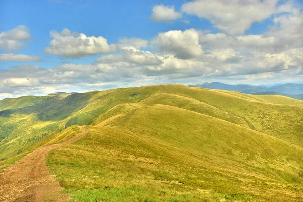 Красиві краєвиди гір — стокове фото