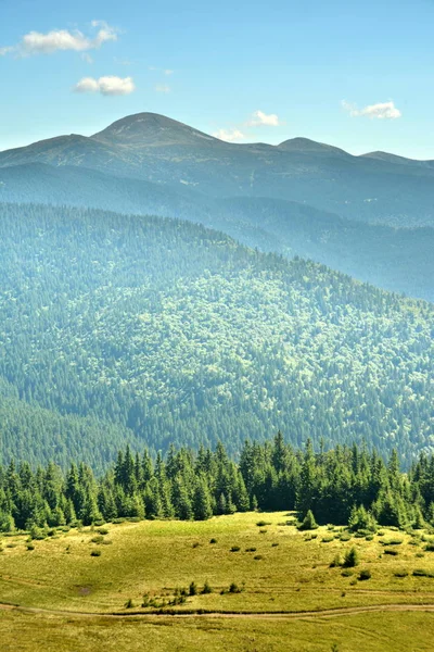 Hermosas vistas de las montañas — Foto de Stock