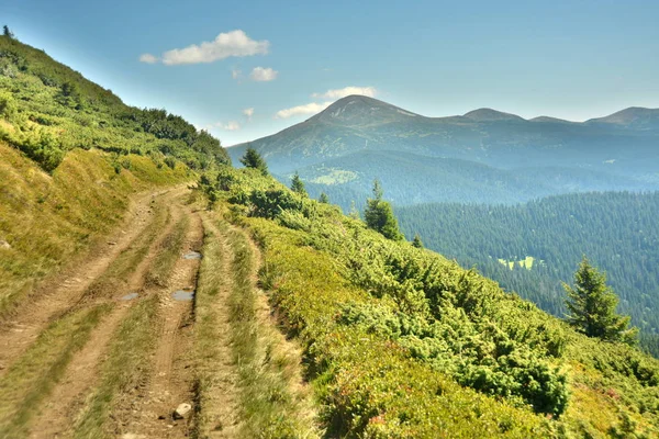 Prachtig uitzicht op de bergen — Stockfoto