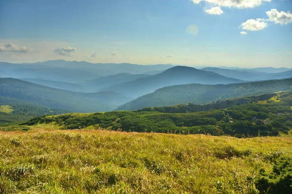 Belle vue sur les montagnes — Photo