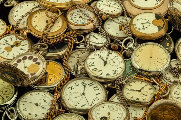 Старовинні старовинні кишенькові годинники . — стокове фото