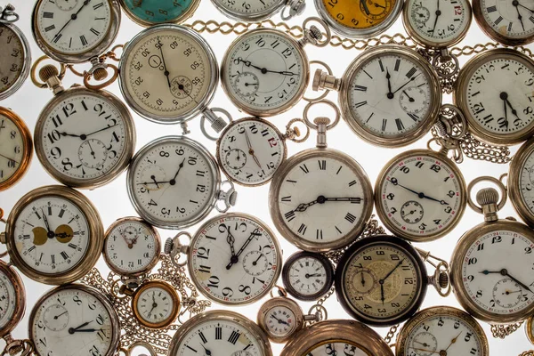 Set vintage pocket watch op een witte achtergrond. — Stockfoto