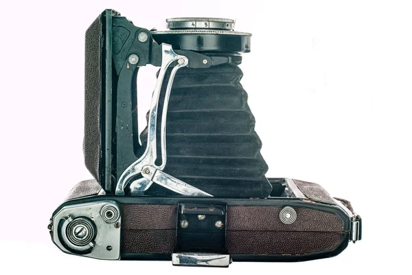 Beyaz arka plan üzerinde izole vintage fotoğraf makinesi.