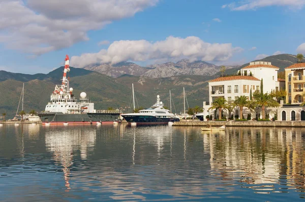 Tivat şehir bir sonbahar gününde, Karadağ