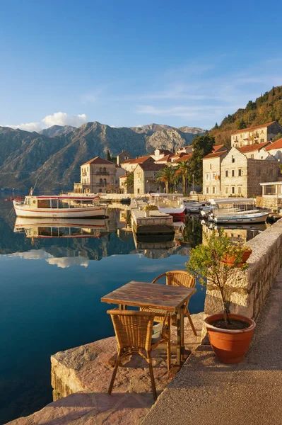 Perast kasaba çıkabilir. Kotor Körfezi, Karadağ