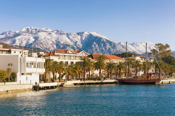 Tivat şehir Lovcen dağ içinde belgili tanımlık geçmiş ile çıkabilir. Karadağ