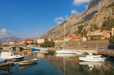Görünümü Boka Kotorska Körfezi ve Kotor şehir çıkabilir. Karadağ