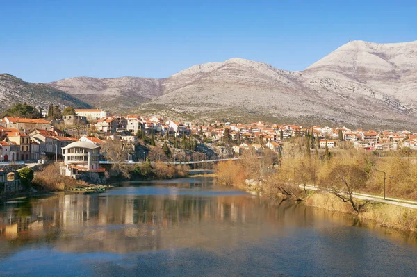 Перегляд Trebinje місто та річку Trebisnjica. Боснія і Герцеговина — стокове фото