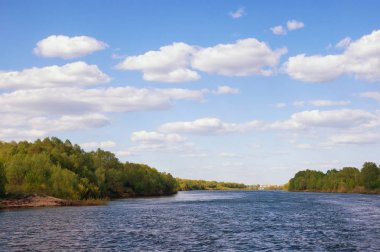 Oka Nehri (Volga kolu) Ryazan bölgesi görünümünü. Rusya