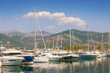 Porto Karadağ marina manzarası. Kotor Körfezi, Karadağ