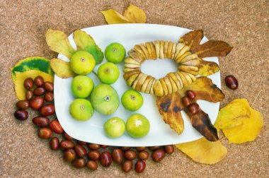 Taze ve kuru incir ve hünnap meyve