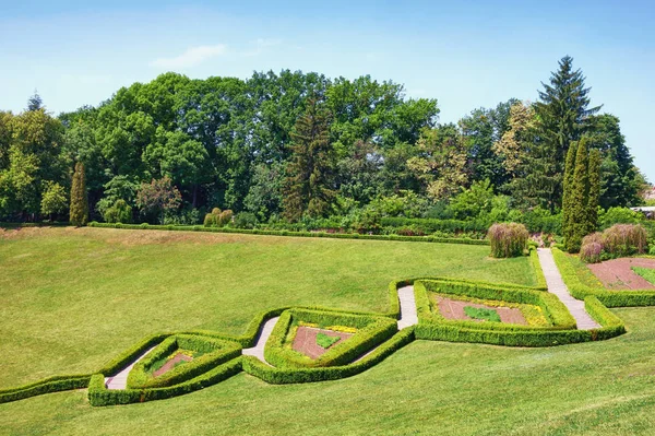 Vista do parque (jardim botânico) Sofiyivka na cidade de Uman, Ucrânia — Fotografia de Stock