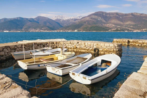 Bahía de Kotor en un soleado día de invierno. Montenegro — Foto de Stock