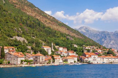 Perast Antik şehir deniz manzarası. Karadağ, yaz