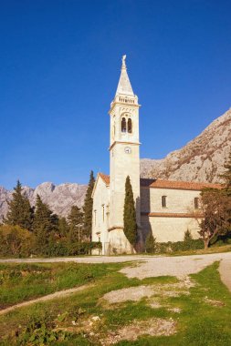 Görünümü, Katolik Kilisesi, Saint Eustace (St. Eustahije). Dobrota kasaba, Karadağ. Metin için boş alan